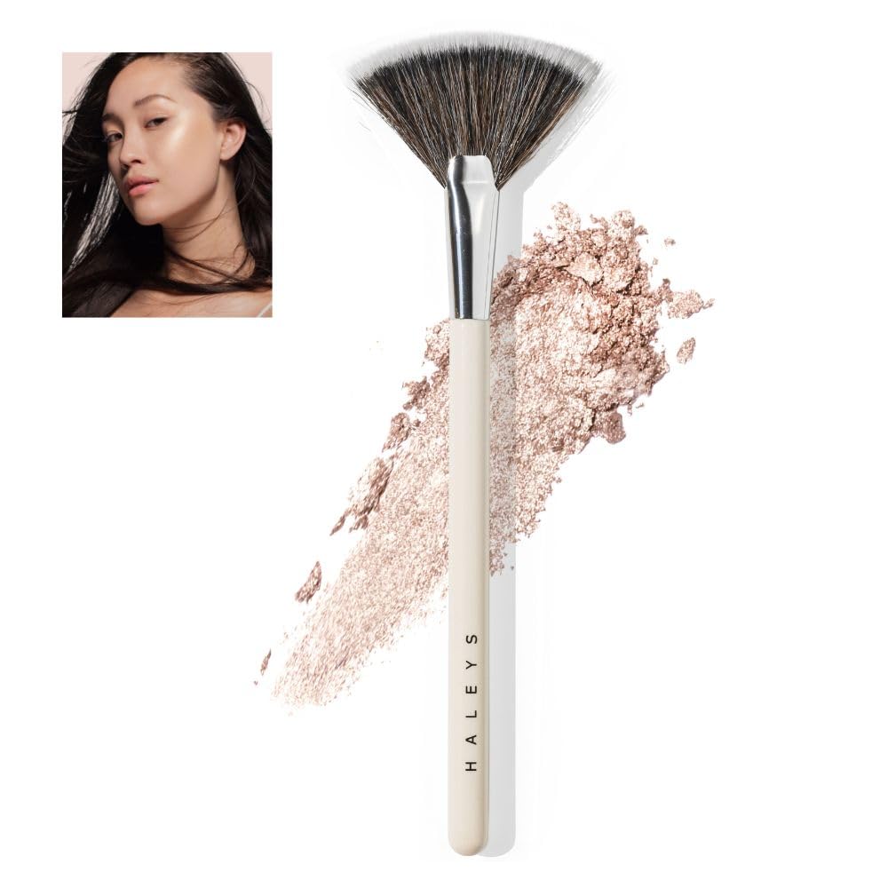 HALEYS Fan Brush VEGAN+CRUELTY-FREE, Sustainable Wood, Vegan Bristles for Airbrushed Finish, For highlighter application, Streak-free, Perfect Blending, Blurs, Smooths with Control