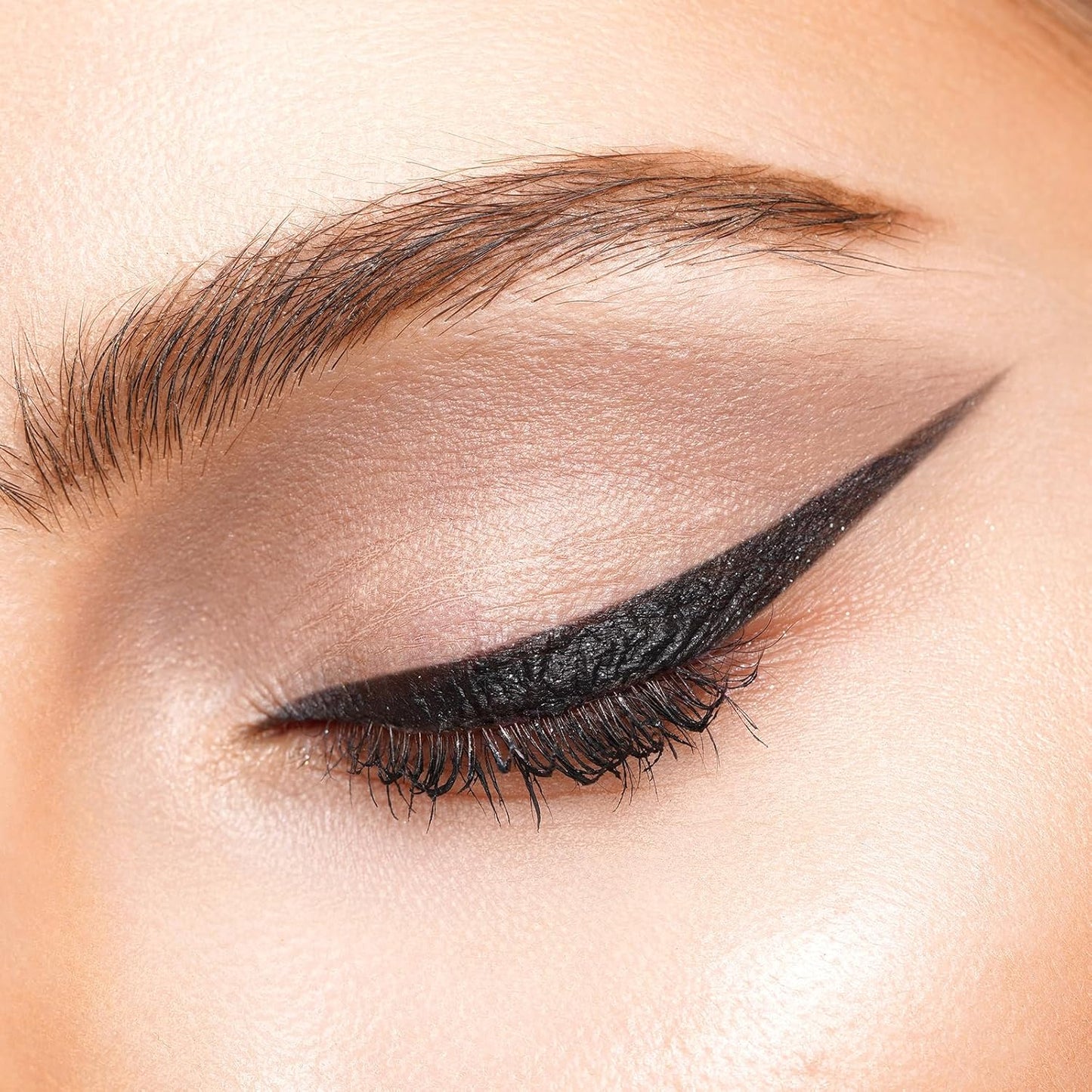 Oulac Matte Eyeshadow Red Liquid Eyeshadow Liquid Eyeliner| Available in 32 Colors Shimmer＆Metallic＆Matte Eyeshadows|One-Swipe Coverage Long Lasting & Blendable Eye Makeup, Vegan & Cruelty-Free SA07