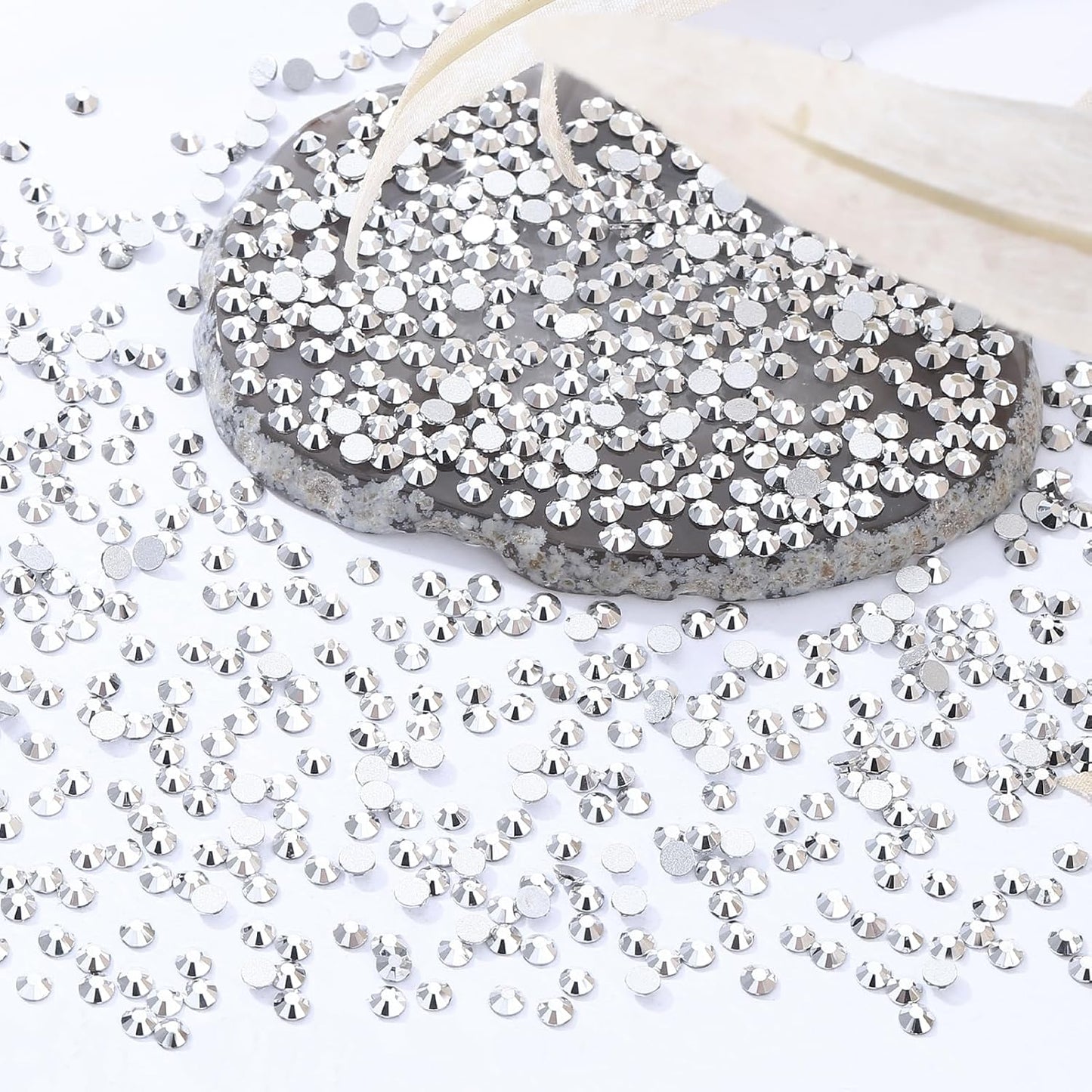 Silver Flatback Rhinestones, Glass Rhinestones for Nail Art and Craft, Glue Fix, Loose Crystal Gemstones(Silver, SS8, 2880pcs, 2.3-2.5mm)